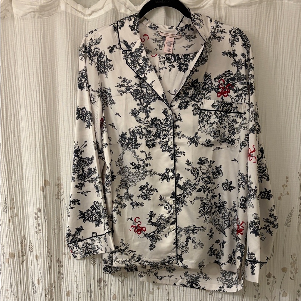 Victoria's Secret Black and Red Floral Silk/Satin Top and bottom pj set